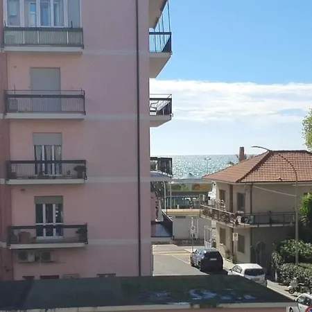 Lägenhet Spazioso A 50 Mt Dal Mare Con Box Auto Incluso