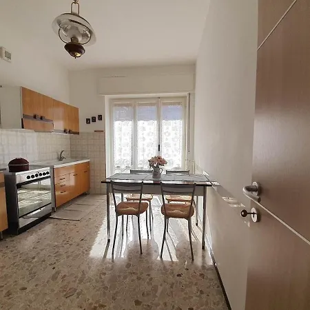 Lägenhet Spazioso A 50 Mt Dal Mare Con Box Auto Incluso