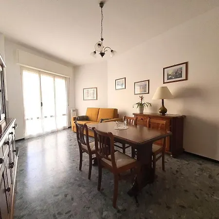 Spazioso A 50 Mt Dal Mare Con Box Auto Incluso