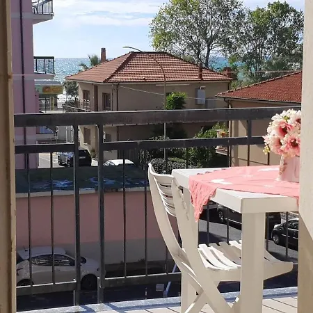 Spazioso A 50 Mt Dal Mare Con Box Auto Incluso Lägenhet Marina dʼAndora