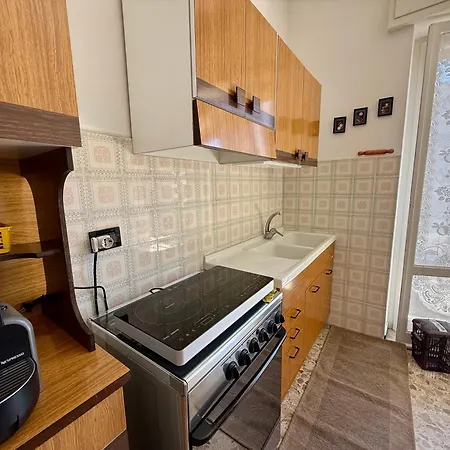 Spazioso A 50 Mt Dal Mare Con Possibilita Di Posto Auto Apartmán *